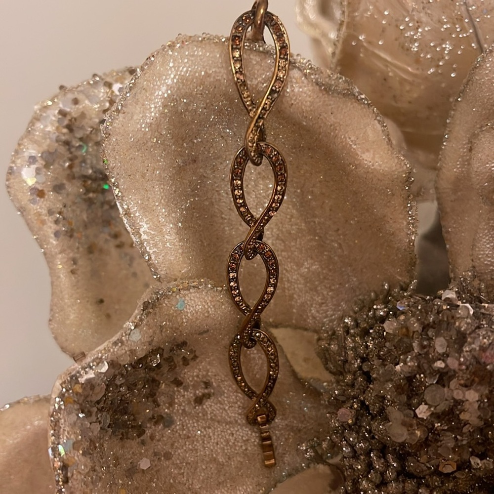 Elegant Gold Women's Bracelet - Picture 7 of 9